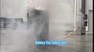 un test de simulation de sécurité contre l'emballement thermique pour une armoire de chargement de batteries lithium-ion