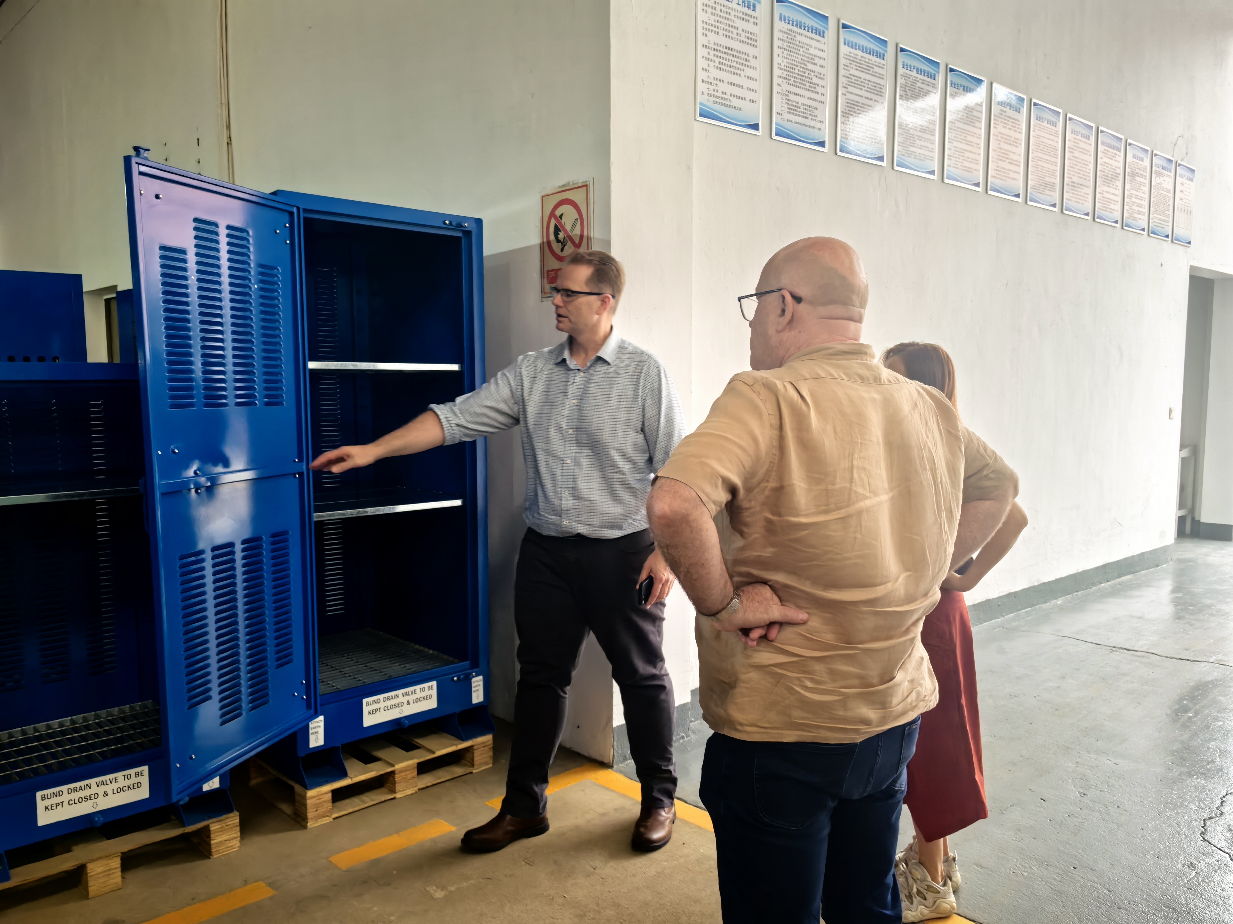 Derniers blogs de l'entreprise sur Le partenaire australien Super Security LTD visite notre usine pour une coopération approfondie