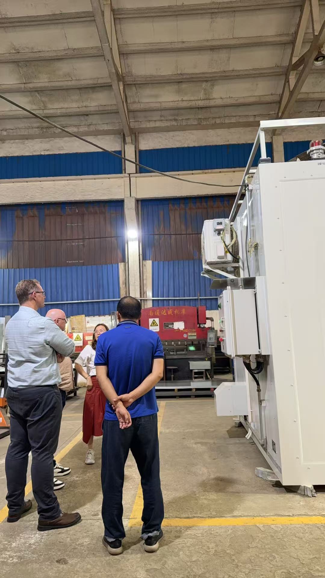 Derniers blogs de l'entreprise sur Russian Client Visits Wuxi SUPER Factory to Inspect Hazardous Materials Safety Cabinets — Initial Cooperation Established