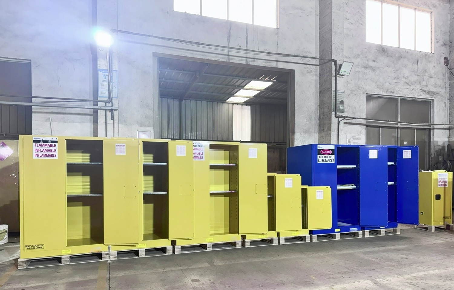 Derniers blogs de l'entreprise sur Production en vrac d'armoires de stockage de produits chimiques industriels terminée avec l'expédition de conteneurs prête